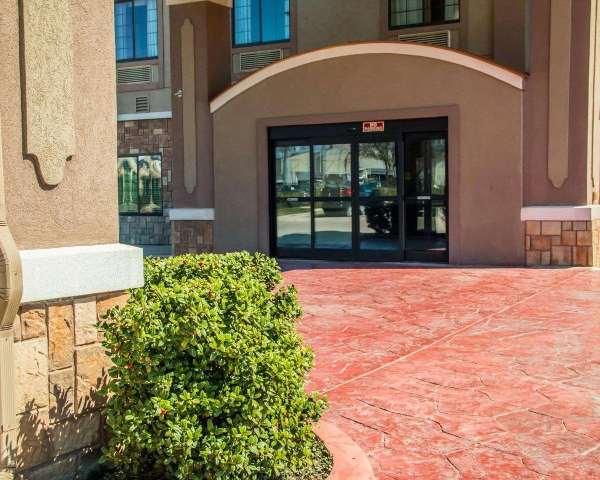 Sleep Inn & Suites At Six Flags San Antonio Exterior photo
